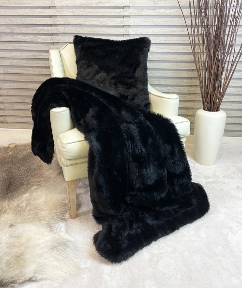 Black Panther fur blanket with fur cushion