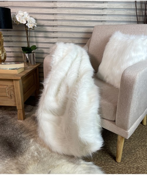 Deluxe Polar fake fur blanket with matching cushion