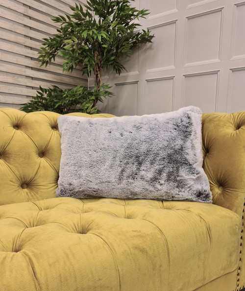 Rectangular fake fur grey cushions