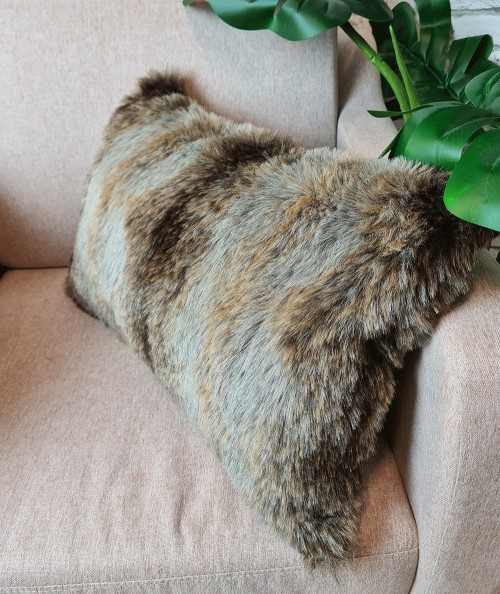 Rectangular fake fur cushions