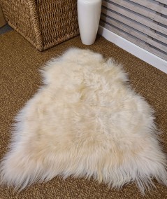 Creamy White Icelandic Sheepskin Rug 0140